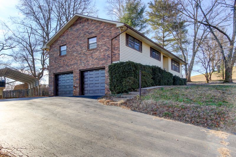 231 Woodland Dr, Kingston, TN 37763