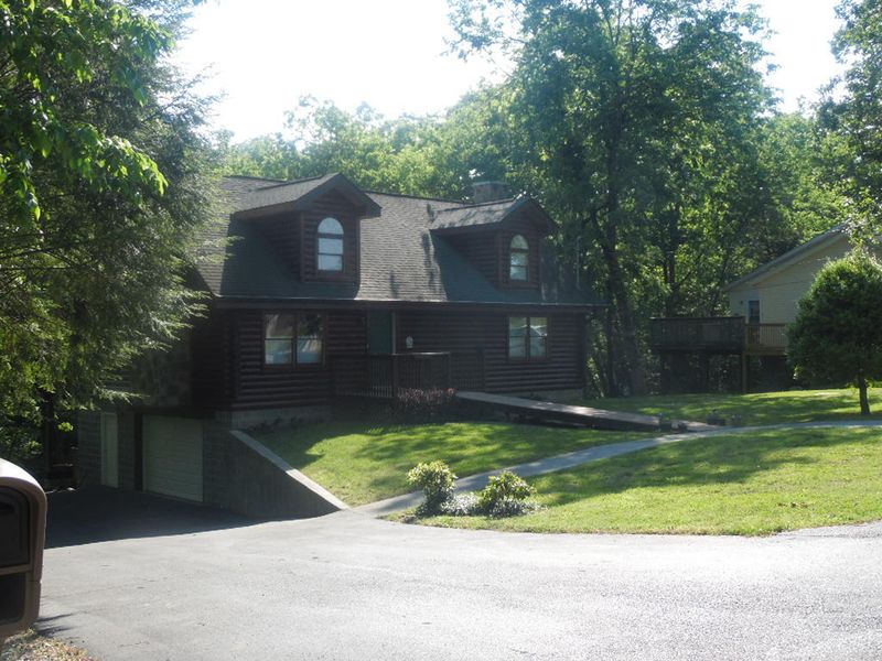 2310 Arch Rock Dr, Sevierville, TN 37876