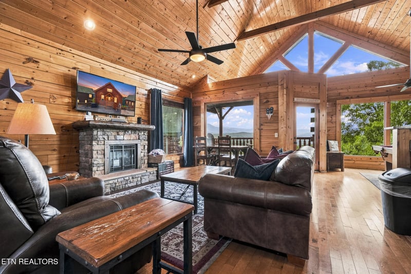 2310 Top Of The World Dr, Sevierville, TN 37876