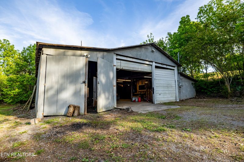2312 Airbase Rd, Louisville, TN 37777