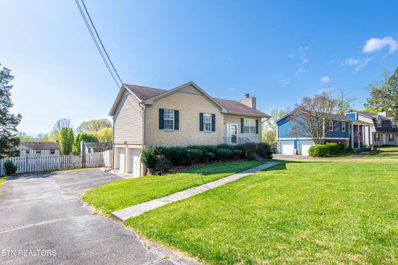 2313 Bishops Bridge Rd, Knoxville, TN 37922