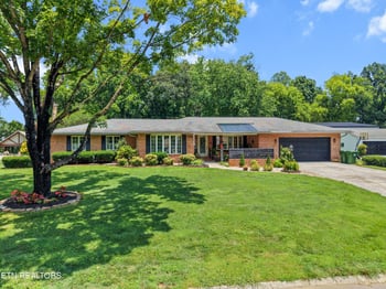 2313 Chesterfield Dr, Maryville, TN 37803