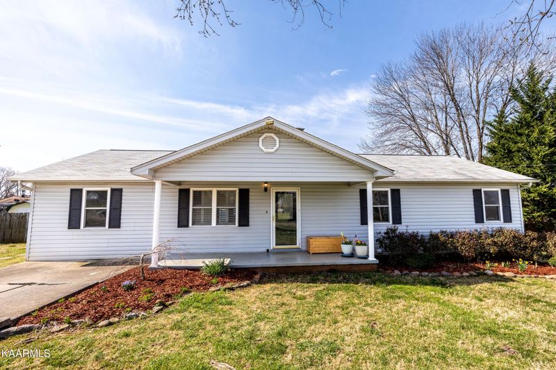 2313 Eau Clair Dr, Maryville, TN 37803