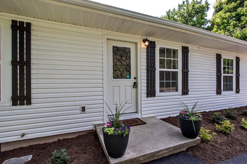 2313 Rosann Ln, Knoxville, TN 37918