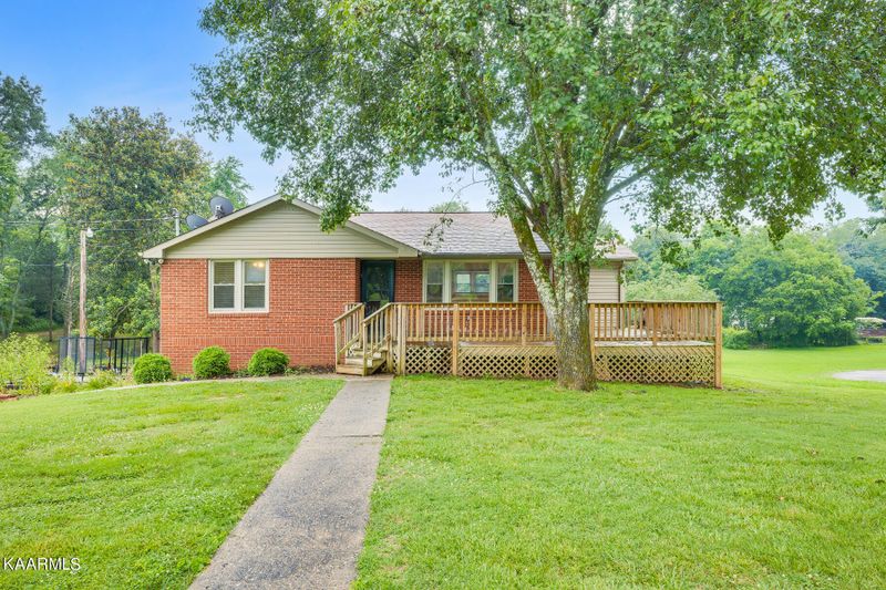 2315 Cusick Cir, Lenoir City, TN 37772