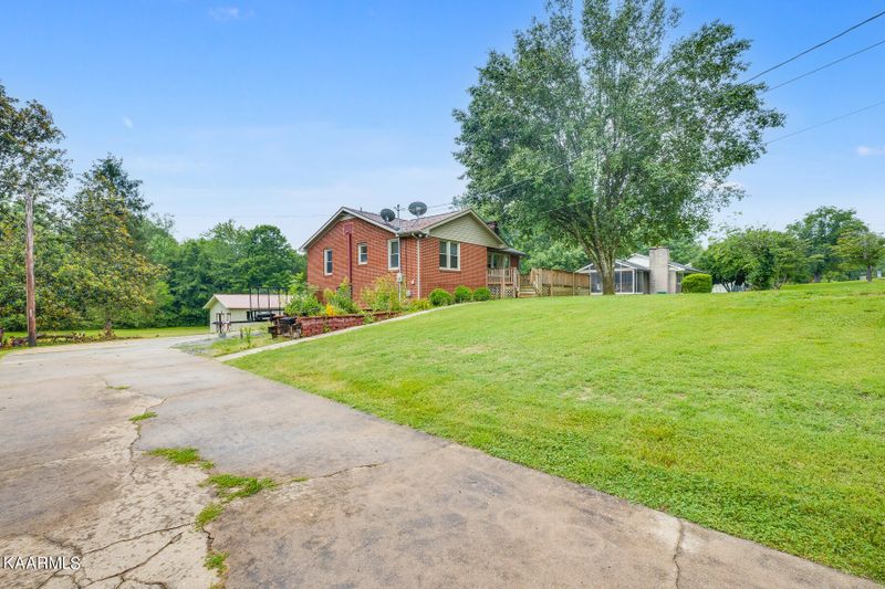 2315 Cusick Cir, Lenoir City, TN 37772