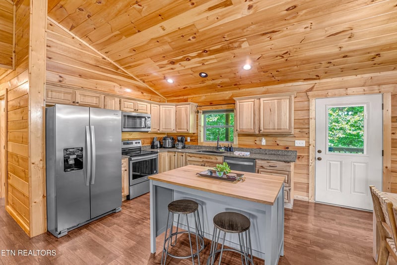 2316 Wingspan Dr, Sevierville, TN 37876