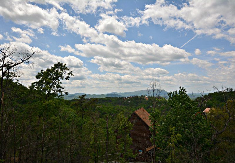 2317 Fox Berry Way, Sevierville, TN 37876