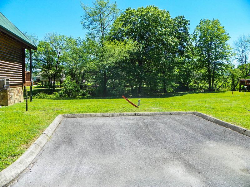 2317 River Port Way, Pigeon Forge, TN 37863