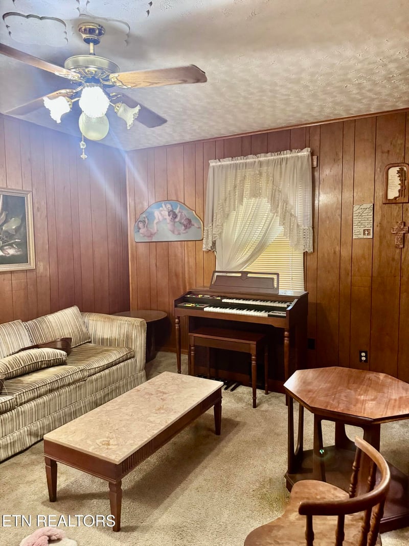 2318 Boxwood Ln, Knoxville, TN 37917