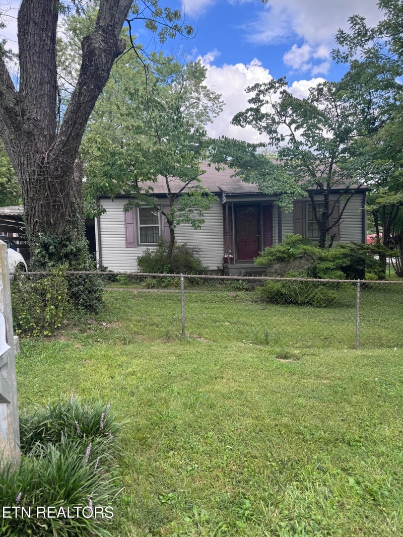 2318 Boxwood Ln, Knoxville, TN 37917