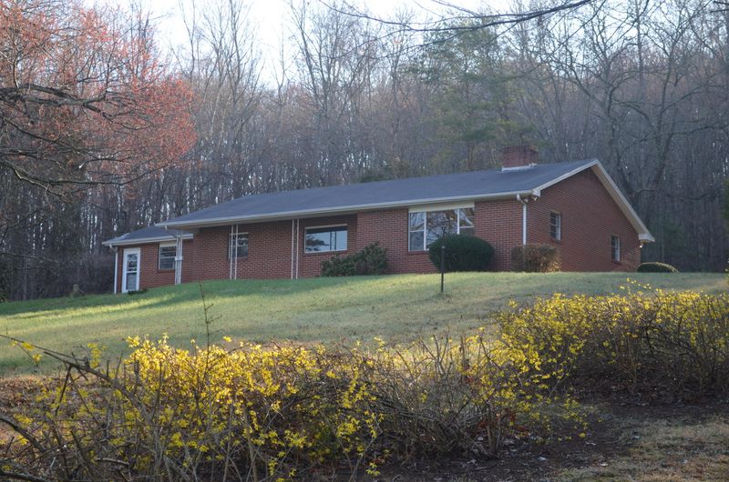 2319 River Rd, Kingston, TN 37763