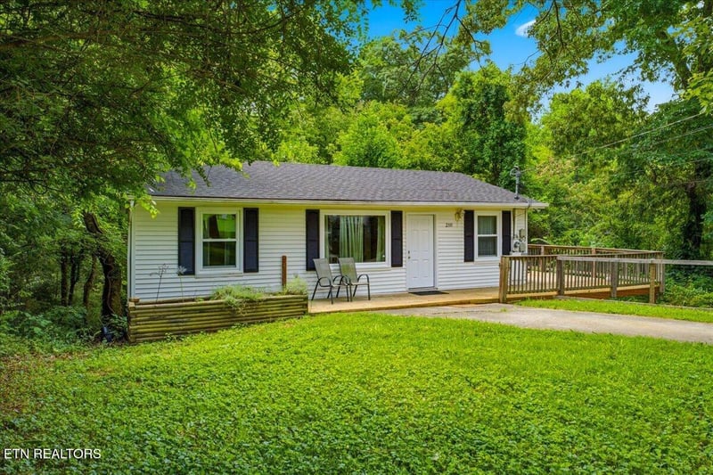 2319 Woods Smith Rd, Knoxville, TN 37921