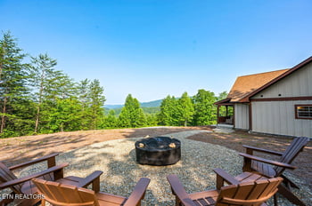 232 Black Powder Ct, Walland, TN 37886
