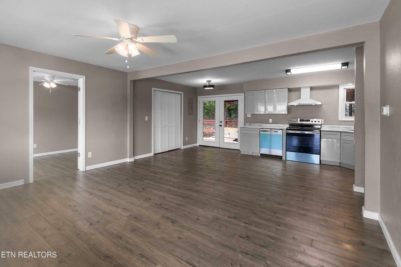 232 E Robbins St, Jellico, TN 37762
