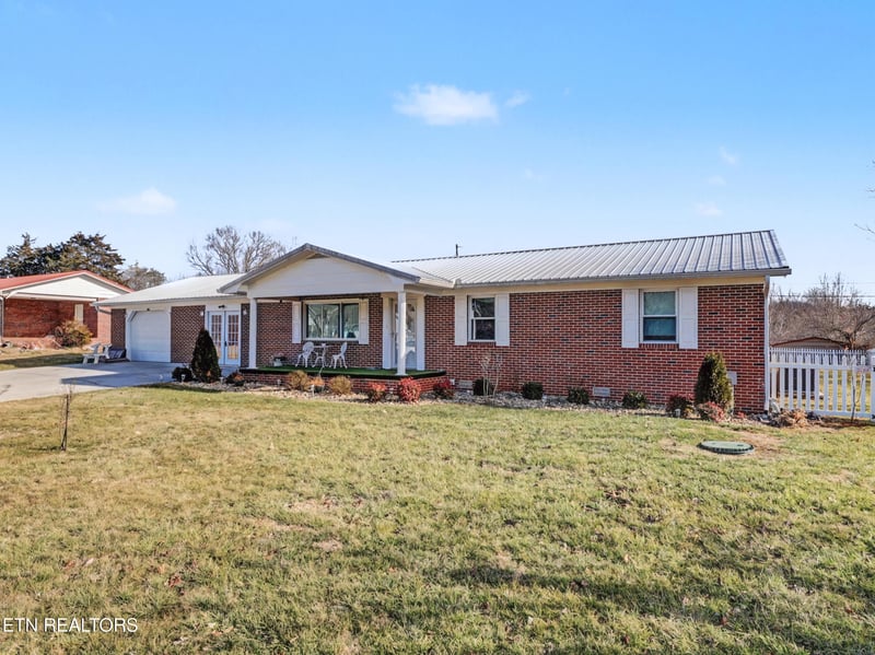 232 Farris Cir, Lafollette, TN 37766