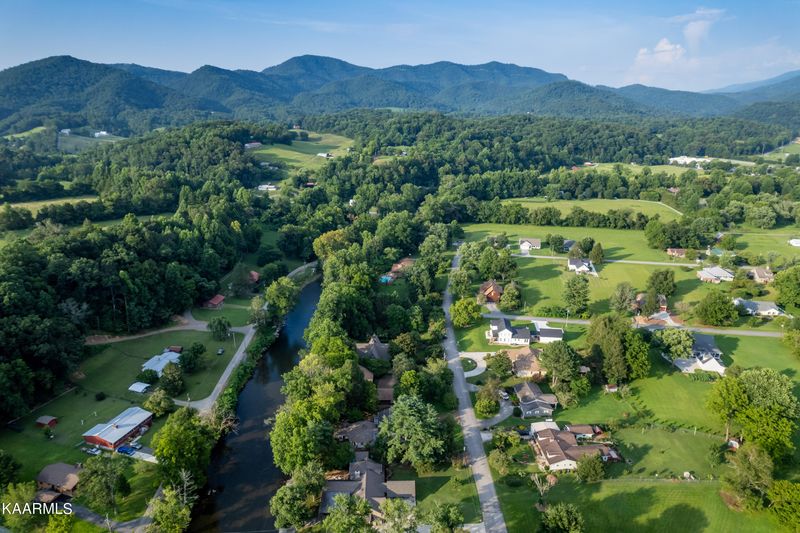 232 Riverview Rd, Townsend, TN 37882
