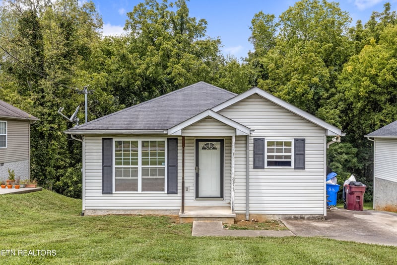 232 W Edison St, Alcoa, TN 37701