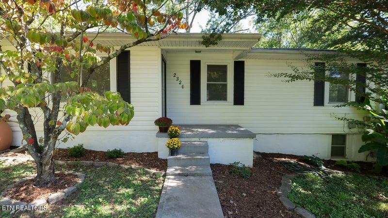 2320 Ault Rd, Knoxville, TN 37914