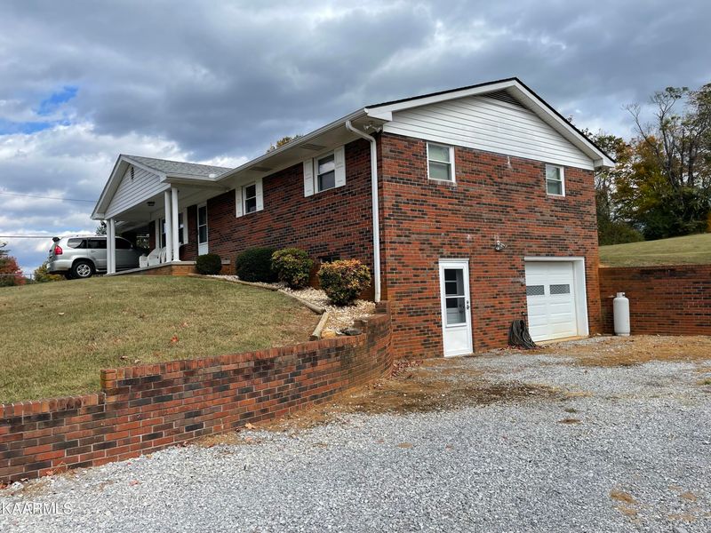 2320 Grazeland Dr, Morristown, TN 37814