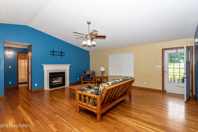 2321 Maple Dr, Knoxville, TN 37918