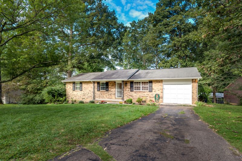 2321 NW Black Bear Rd, Knoxville, TN 37923