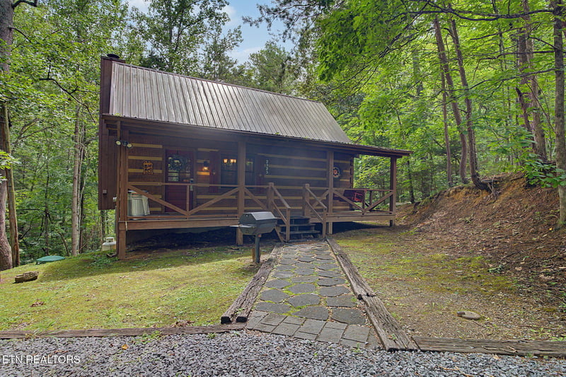 2323 Hidden Mountain Rd, Sevierville, TN 37876