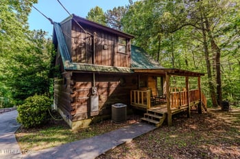 2323 Summer Ln, Sevierville, TN 37876