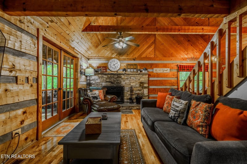 2323 Summer Ln, Sevierville, TN 37876