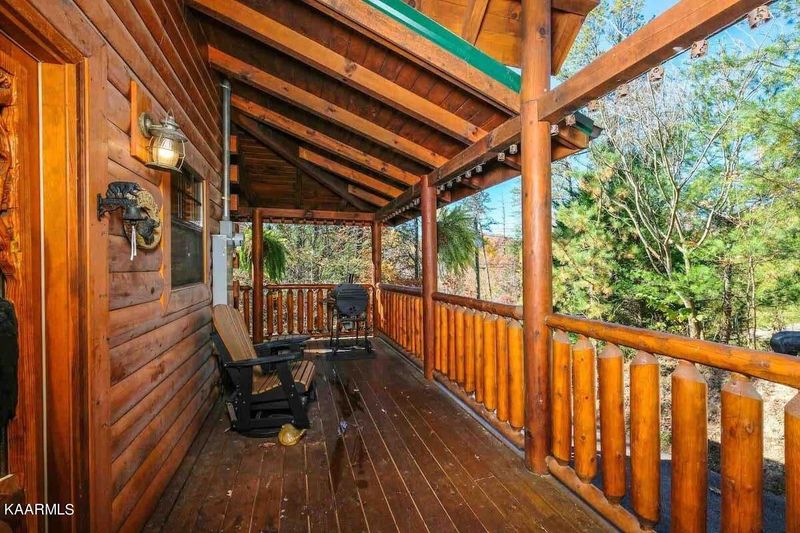 2324 Willow Ln, Sevierville, TN 37862