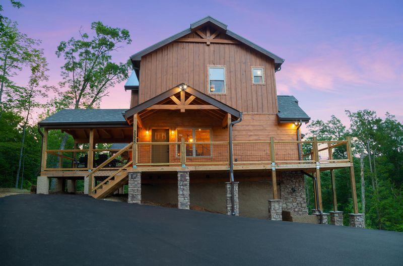2325 Coopers Hawk Way, Sevierville, TN 37862