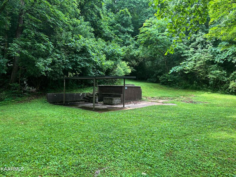 2325 E Wolf Valley Rd, Clinton, TN 37716