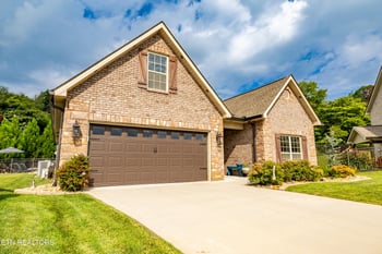 2326 Torrey Pines Dr, Maryville, TN 37801