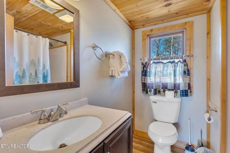 2328 Hidden Mountain Rd, Sevierville, TN 37876