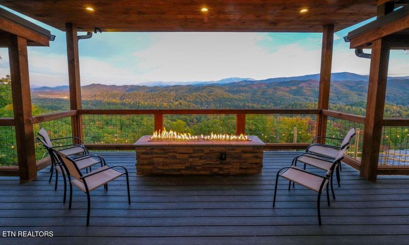 2328 Mimosa Dr, Sevierville, TN 37862