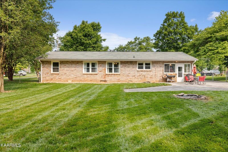 2328 Yorkcrest Dr, Knoxville, TN 37912