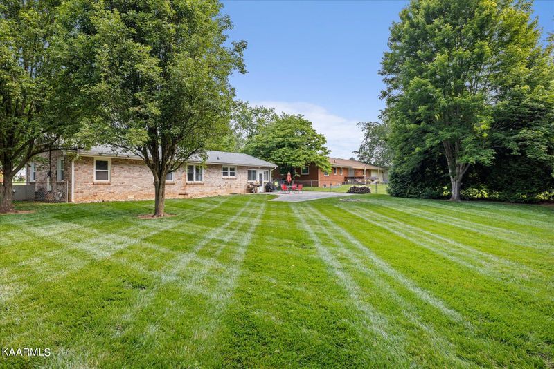 2328 Yorkcrest Dr, Knoxville, TN 37912