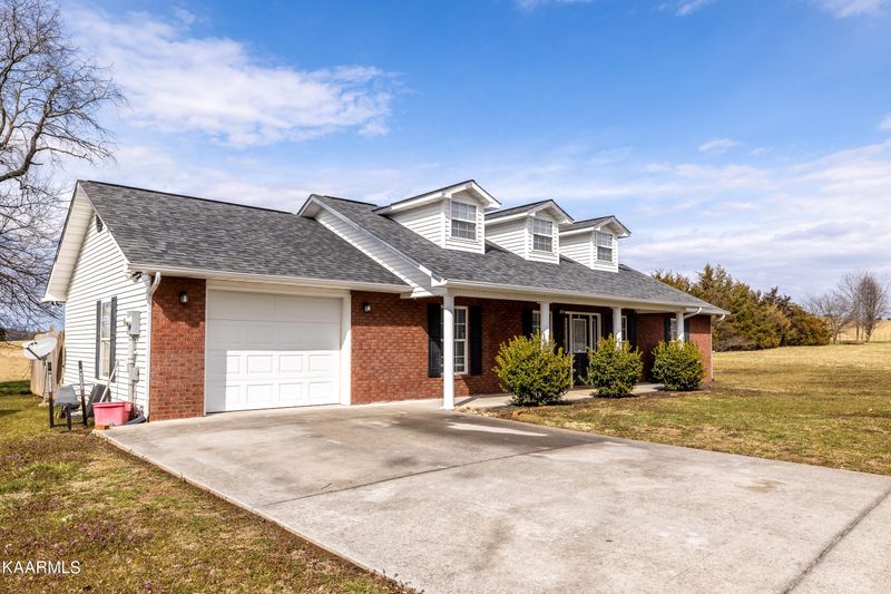 2329 Monarch Cir, Sevierville, TN 37876