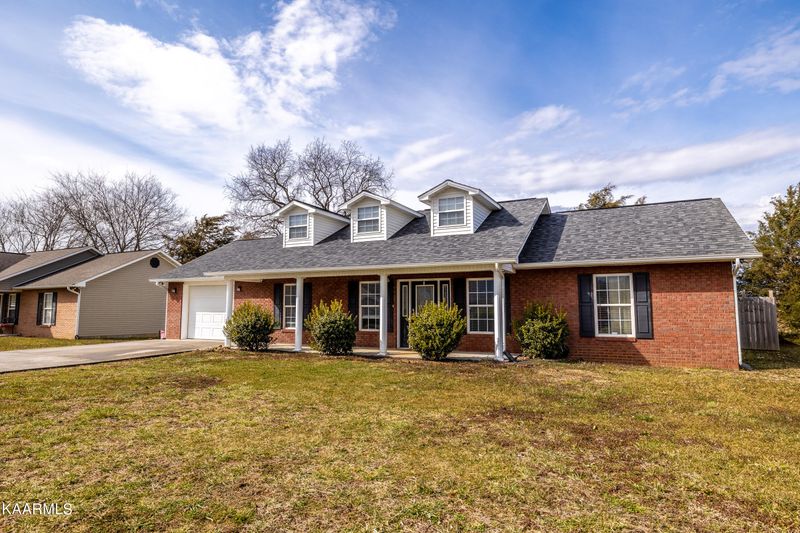 2329 Monarch Cir, Sevierville, TN 37876