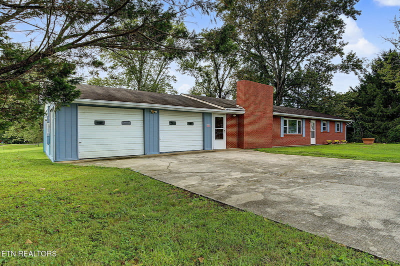 233 Estate Dr, Sevierville, TN 37862