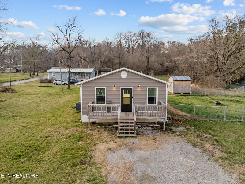 233 Hebbertsburg Rd, Crab Orchard, TN 37723