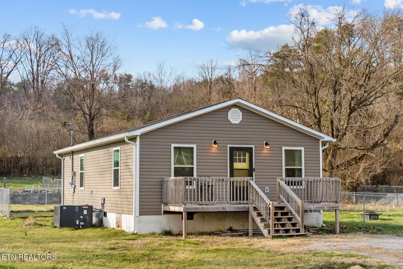 233 Hebbertsburg Rd, Crab Orchard, TN 37723