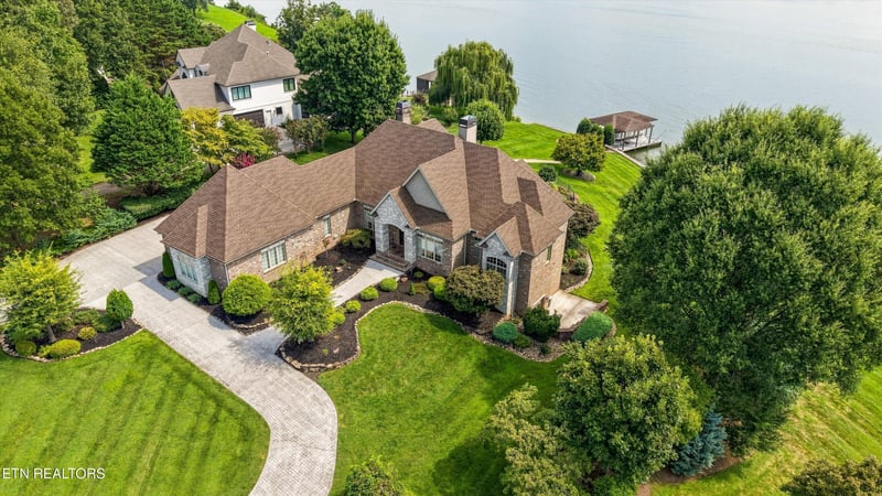 233 Lake Crest Dr, Lenoir City, TN 37772