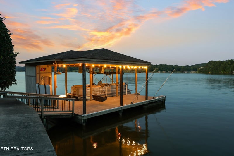 233 Lake Crest Dr, Lenoir City, TN 37772
