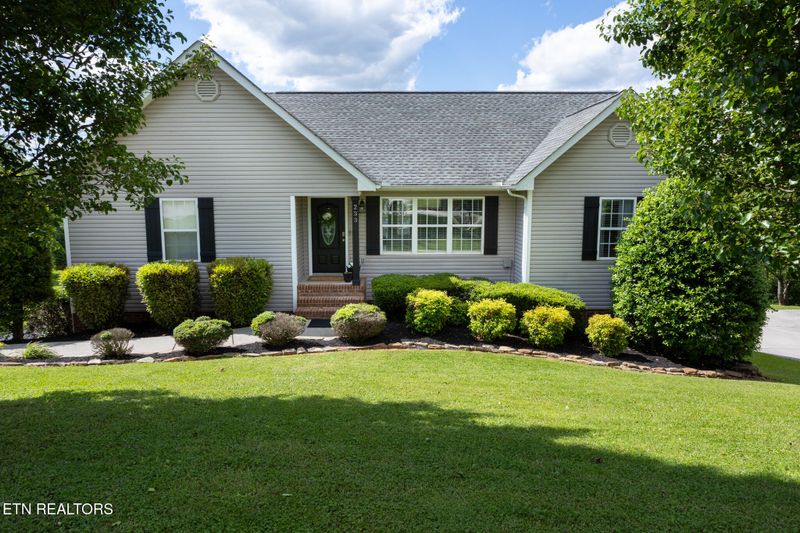 233 Ridgefield Dr, Maryville, TN 37804