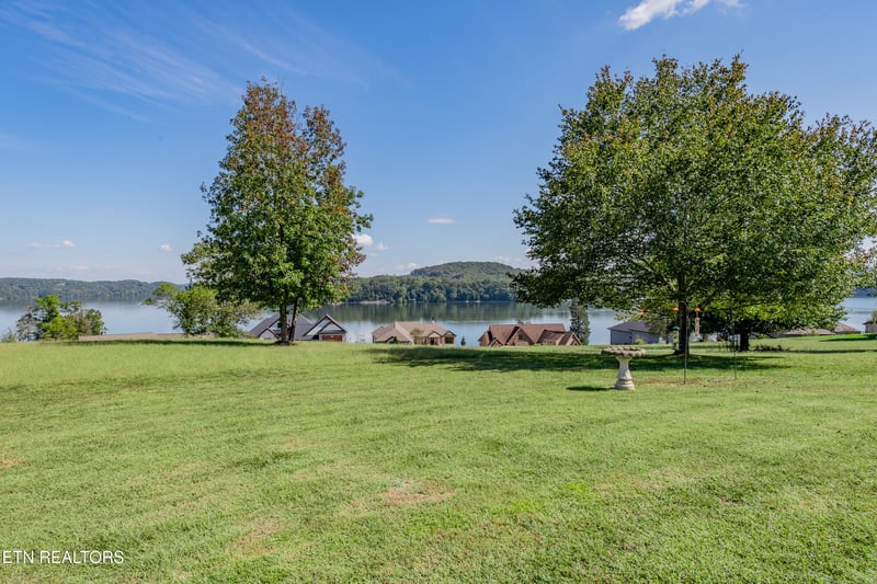 233 Serenity Dr, Harriman, TN 37748