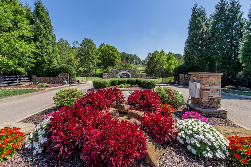 233 Serenity Dr, Harriman, TN 37748
