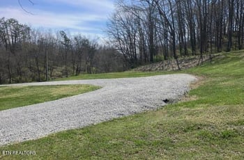 233 Smith Oaks Ln, Jacksboro, TN 37757