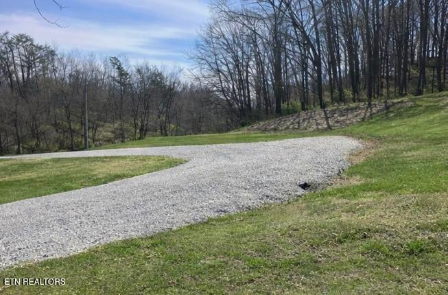 233 Smith Oaks Ln, Jacksboro, TN 37757