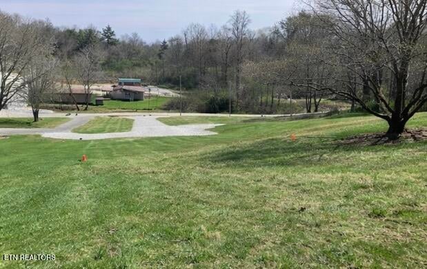 233 Smith Oaks Ln, Jacksboro, TN 37757